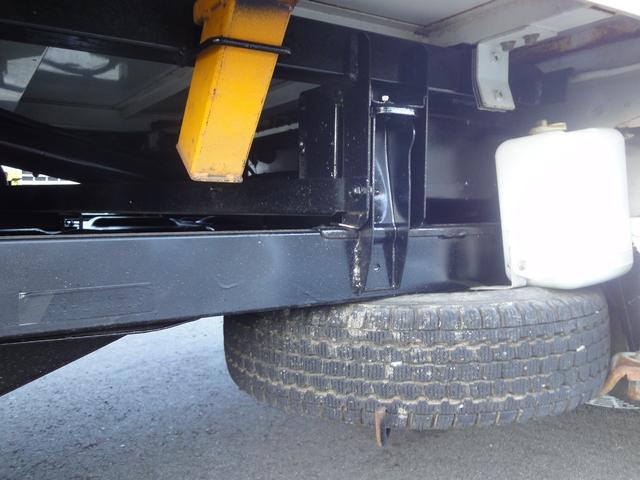 サンバートラック ダンプ 修復無 電動ローダンプ 2駆4駆切替 EL付 5速 PS AC 作業灯 三方開 テールゲートチェーン 運転席エアバック タイベル94,603km時交換 荷台ゴムマット 足元ゴムマット(50枚目)