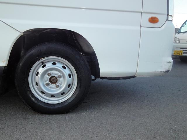 サンバートラック ダンプ 修復無 電動ローダンプ 2駆4駆切替 EL付 5速 PS AC 作業灯 三方開 テールゲートチェーン 運転席エアバック タイベル94,603km時交換 荷台ゴムマット 足元ゴムマット(51枚目)