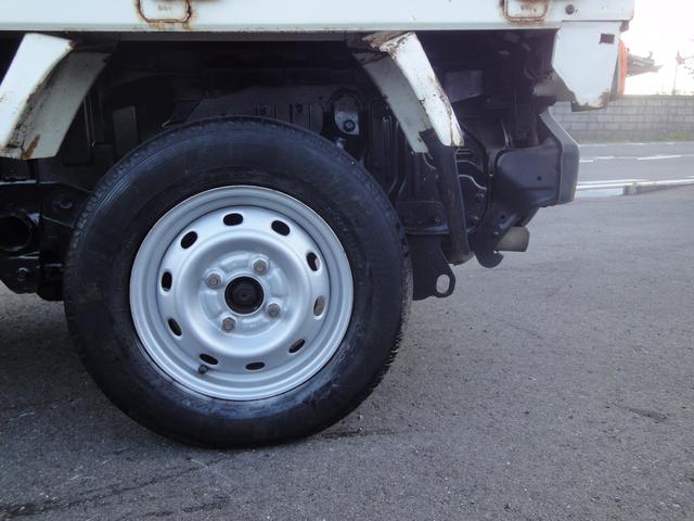 サンバートラック ダンプ 修復無 電動ローダンプ 2駆4駆切替 EL付 5速 PS AC 作業灯 三方開 テールゲートチェーン 運転席エアバック タイベル94,603km時交換 荷台ゴムマット 足元ゴムマット(55枚目)