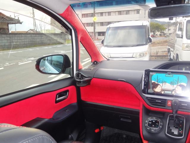 ヴォクシー ＺＳ　ワンオーナ　禁煙　修復無　７人乗り　純正エンジンスターター　アルパインビッグＸ１１　バックモニタ　ＥＴＣ　ヘッドレストモニタ　１９インチ社外アルミ　ウーファ　社外ステアリング　社外テール　室内ＬＥＤ灯（11枚目）