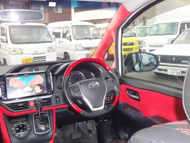 ヴォクシー ＺＳ　ワンオーナ　禁煙　修復無　７人乗り　純正エンジンスターター　アルパインビッグＸ１１　バックモニタ　ＥＴＣ　ヘッドレストモニタ　１９インチ社外アルミ　ウーファ　社外ステアリング　社外テール　室内ＬＥＤ灯（13枚目）