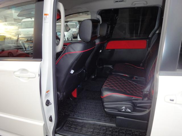 ヴォクシー ＺＳ　ワンオーナ　禁煙　修復無　７人乗り　純正エンジンスターター　アルパインビッグＸ１１　バックモニタ　ＥＴＣ　ヘッドレストモニタ　１９インチ社外アルミ　ウーファ　社外ステアリング　社外テール　室内ＬＥＤ灯（38枚目）