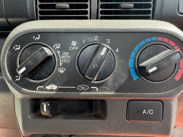アクティトラック 　５速ＭＴ　エアコン　パワーステアリング　運転席エアバッグ（3枚目）