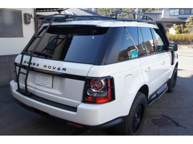 レンジローバースポーツ ５．０　Ｖ８　ルーフラック　リアラダー　サイドステップ　ＬＥＤフォグランプ　サンルーフ　ＥＴＣ　リストアップ　１８インチアルミホイール　パワーテールゲート　シュノーケル　前後ランプガード（8枚目）
