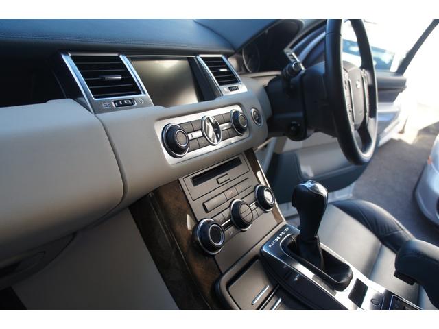レンジローバースポーツ ５．０　Ｖ８　ルーフラック　リアラダー　サイドステップ　ＬＥＤフォグランプ　サンルーフ　ＥＴＣ　リストアップ　１８インチアルミホイール　パワーテールゲート　シュノーケル　前後ランプガード（48枚目）