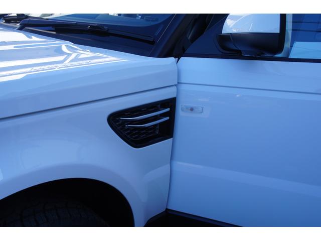 レンジローバースポーツ ５．０　Ｖ８　ルーフラック　リアラダー　サイドステップ　ＬＥＤフォグランプ　サンルーフ　ＥＴＣ　リストアップ　１８インチアルミホイール　パワーテールゲート　シュノーケル　前後ランプガード（72枚目）