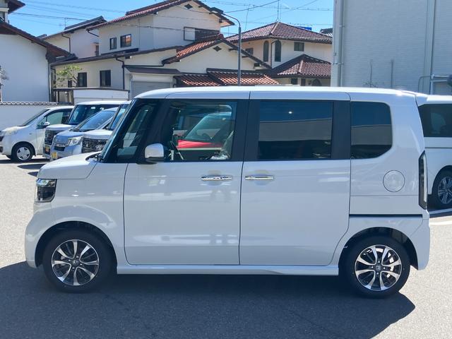 Ｎ－ＢＯＸカスタム ベースグレード　届出済未使用車　バックカメラ　両側スライド・片側電動　クリアランスソナー　オートクルーズコントロール　レーンアシスト　衝突被害軽減システム　オートライト　ＬＥＤヘッドランプ　スマートキー（22枚目）