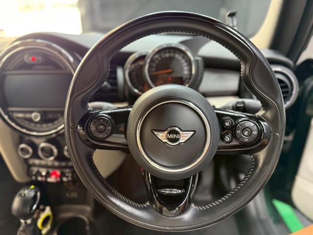 ＭＩＮＩ クーパーＳ　コンバーチブル　オープンカー　ドライブレコーダー　オートクルーズコントロール　オートライト　ＡＴ　スマートキー　シートヒーター　アルミホイール　盗難防止システム　ＡＢＳ　エアコン　パワーステアリング　パワーウィンドウ（3枚目）
