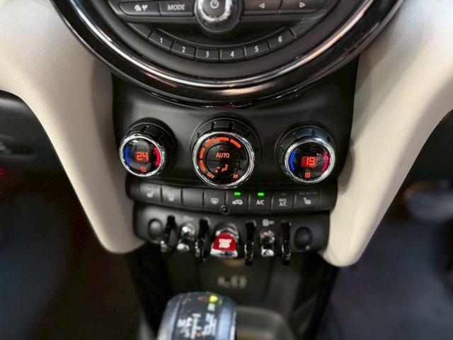 ＭＩＮＩ クーパーＳ　コンバーチブル　オープンカー　ドライブレコーダー　オートクルーズコントロール　オートライト　ＡＴ　スマートキー　シートヒーター　アルミホイール　盗難防止システム　ＡＢＳ　エアコン　パワーステアリング　パワーウィンドウ（4枚目）
