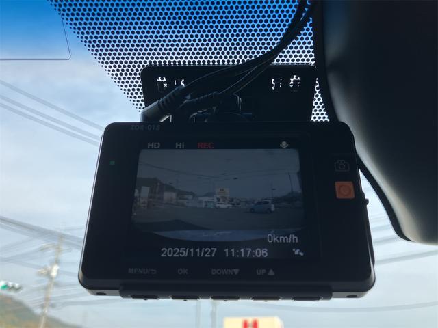 ハリアー プレミアム　ドライブレコーダー　ＥＴＣ　バックカメラ　オートクルーズコントロール　レーンアシスト　パワーシート　ナビ　ＴＶ　オートマチックハイビーム　オートライト　電動リアゲート　アルミホイール　スマートキー（4枚目）