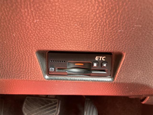 スイフト ＸＬ－ＤＪＥ　ＥＴＣ　ナビ　ＴＶ　アルミホイール　スマートキー　アイドリングストップ　電動格納ミラー　ＣＶＴ　盗難防止システム　衝突安全ボディ　ＡＢＳ　ＥＳＣ　ＣＤ　ＵＳＢ　エアコン　パワーステアリング（9枚目）