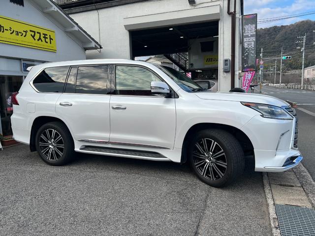 ＬＸ ＬＸ５７０　電動パワーシート　パワーゲート　レザー　ＬＥＤライト　ＥＴＣ　バックカメラ　メモリーナビ　オートクルーズ　ＡＣ１００Ｖ　キーレス　シートＨ　ガラスサンルーフ　ブルートゥース　４ＷＤ（4枚目）