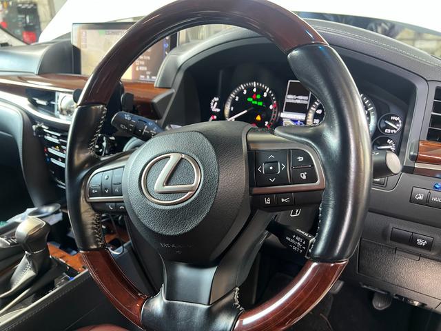 ＬＸ ＬＸ５７０　電動パワーシート　パワーゲート　レザー　ＬＥＤライト　ＥＴＣ　バックカメラ　メモリーナビ　オートクルーズ　ＡＣ１００Ｖ　キーレス　シートＨ　ガラスサンルーフ　ブルートゥース　４ＷＤ（8枚目）