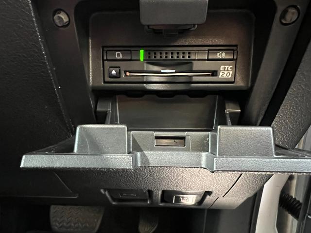 ＬＸ ＬＸ５７０　電動パワーシート　パワーゲート　レザー　ＬＥＤライト　ＥＴＣ　バックカメラ　メモリーナビ　オートクルーズ　ＡＣ１００Ｖ　キーレス　シートＨ　ガラスサンルーフ　ブルートゥース　４ＷＤ（30枚目）