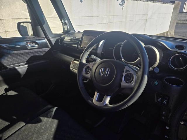 Ｎ－ＢＯＸカスタム Ｇ　ターボＳＳパッケージ　カロッツェリアナビＴＶ　ＤＶＤ　ＢＴオーディオ　ワンオーナー　バックカメラ　両側パワースライドドア　ＨＩＤ　オートライト　１５インチアルミ　アイドリングストップ（6枚目）