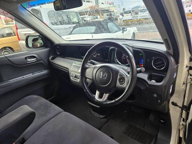 Ｎ－ＯＮＥ ツアラー・Ｌパッケージ　純正オーディオ　バックカメラ　ＥＴＣ　パドルシフト　クルーズコントロール　ＨＩＤ　オートライト　オートエアコン（7枚目）