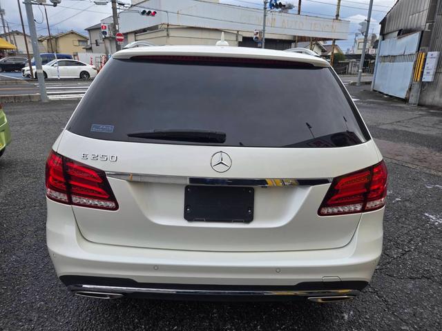 Ｅクラスステーションワゴン Ｅ２５０　ステーションワゴン　アバンギャルド　純正ナビ　フルセグＴＶ　全方位カメラ　前席パワーシート　ＬＥＤヘッドライト　パワーバックドア　スマートキー　クルーズコントロール　シートヒーター　オートライト（3枚目）