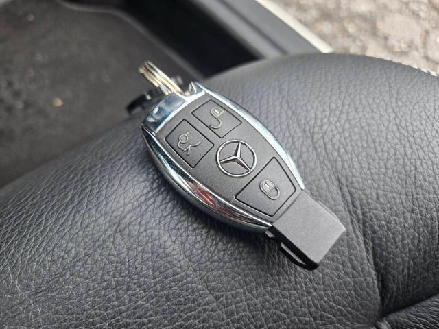 Ｅクラスステーションワゴン Ｅ２５０　ステーションワゴン　アバンギャルド　純正ナビ　フルセグＴＶ　全方位カメラ　前席パワーシート　ＬＥＤヘッドライト　パワーバックドア　スマートキー　クルーズコントロール　シートヒーター　オートライト（18枚目）