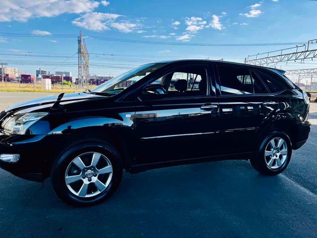 ハリアー 240G Lパッケージアルカンターラセレクション ワンオーナー車 車検9年7月 走行中テレビOK 禁煙車バックカメラ パワーシート TV HID 電動リアゲート アルミホイール キーレスエントリー AT 盗難防止システム 衝突安全ボディ ABS(21枚目)