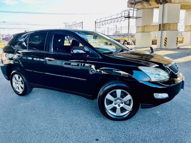 ハリアー 240G Lパッケージアルカンターラセレクション ワンオーナー車 車検9年7月 走行中テレビOK 禁煙車バックカメラ パワーシート TV HID 電動リアゲート アルミホイール キーレスエントリー AT 盗難防止システム 衝突安全ボディ ABS(29枚目)