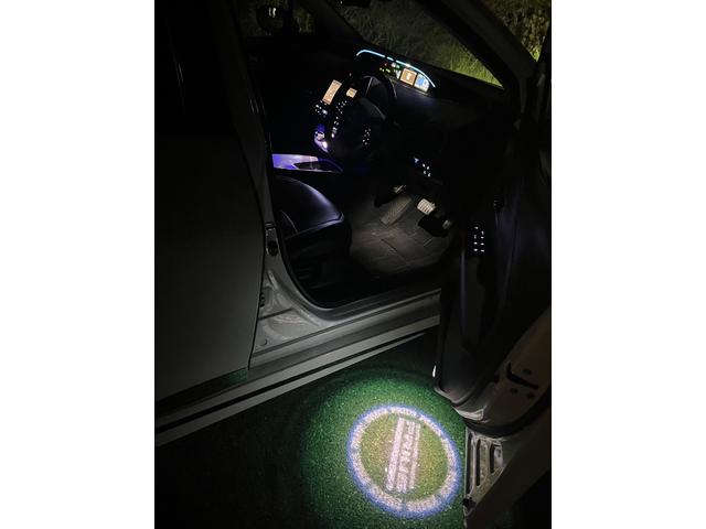 プリウス Ａ　評価点４．５点　モデリスタフルエアロ　９インチＴＶ　ツーリング１７インチアルミ　禁煙車　オートクルーズコントロール　バックカメラ　ＴＶ　アルミホイール　ＬＥＤヘッドランプ　ＣＶＴ　スマートキー（4枚目）