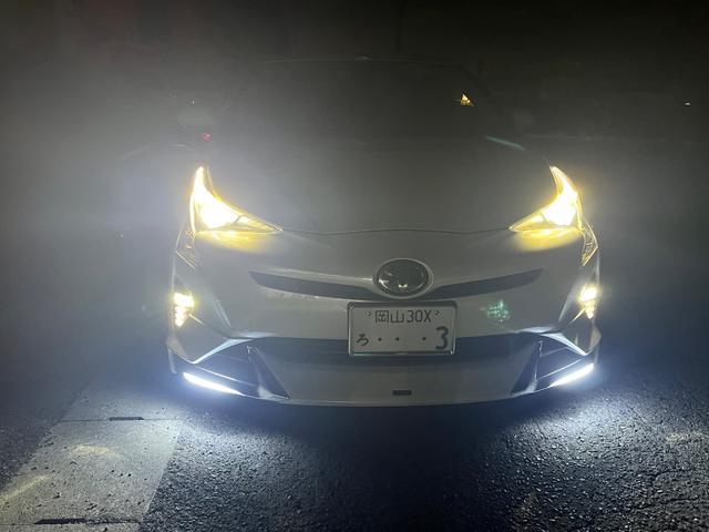 プリウス Ａ　評価点４．５点　モデリスタフルエアロ　９インチＴＶ　ツーリング１７インチアルミ　禁煙車　オートクルーズコントロール　バックカメラ　ＴＶ　アルミホイール　ＬＥＤヘッドランプ　ＣＶＴ　スマートキー（8枚目）