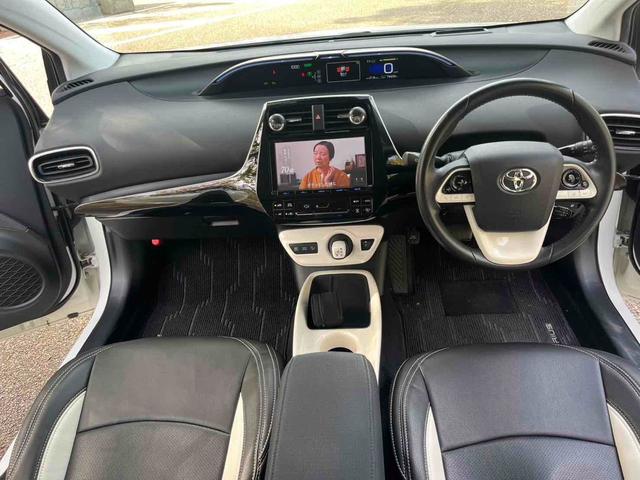 プリウス Ａ　評価点４．５点　モデリスタフルエアロ　９インチＴＶ　ツーリング１７インチアルミ　禁煙車　オートクルーズコントロール　バックカメラ　ＴＶ　アルミホイール　ＬＥＤヘッドランプ　ＣＶＴ　スマートキー（9枚目）