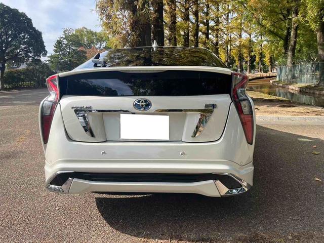 プリウス Ａ　評価点４．５点　モデリスタフルエアロ　９インチＴＶ　ツーリング１７インチアルミ　禁煙車　オートクルーズコントロール　バックカメラ　ＴＶ　アルミホイール　ＬＥＤヘッドランプ　ＣＶＴ　スマートキー（13枚目）