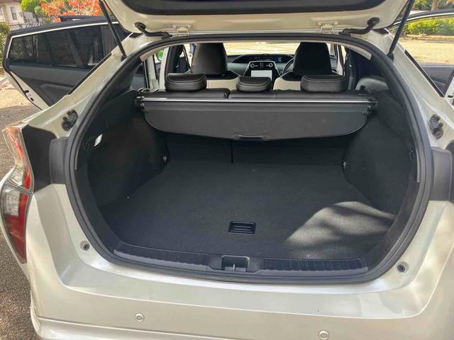 プリウス Ａ　評価点４．５点　モデリスタフルエアロ　９インチＴＶ　ツーリング１７インチアルミ　禁煙車　オートクルーズコントロール　バックカメラ　ＴＶ　アルミホイール　ＬＥＤヘッドランプ　ＣＶＴ　スマートキー（16枚目）