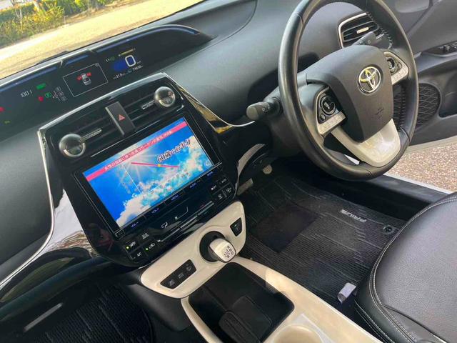 プリウス Ａ　評価点４．５点　モデリスタフルエアロ　９インチＴＶ　ツーリング１７インチアルミ　禁煙車　オートクルーズコントロール　バックカメラ　ＴＶ　アルミホイール　ＬＥＤヘッドランプ　ＣＶＴ　スマートキー（29枚目）