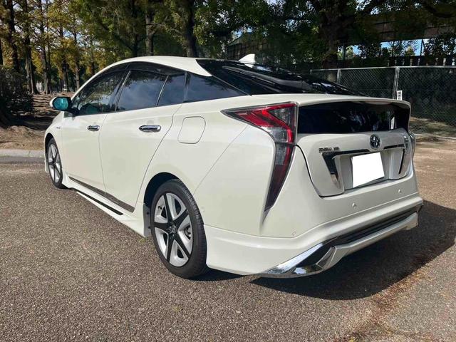 プリウス Ａ　評価点４．５点　モデリスタフルエアロ　９インチＴＶ　ツーリング１７インチアルミ　禁煙車　オートクルーズコントロール　バックカメラ　ＴＶ　アルミホイール　ＬＥＤヘッドランプ　ＣＶＴ　スマートキー（30枚目）