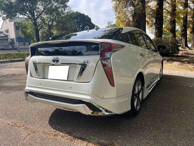 プリウス Ａ　評価点４．５点　モデリスタフルエアロ　９インチＴＶ　ツーリング１７インチアルミ　禁煙車　オートクルーズコントロール　バックカメラ　ＴＶ　アルミホイール　ＬＥＤヘッドランプ　ＣＶＴ　スマートキー（33枚目）