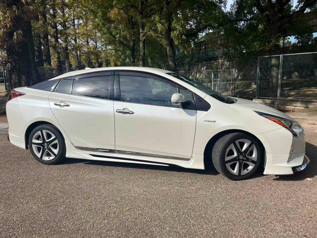 プリウス Ａ　評価点４．５点　モデリスタフルエアロ　９インチＴＶ　ツーリング１７インチアルミ　禁煙車　オートクルーズコントロール　バックカメラ　ＴＶ　アルミホイール　ＬＥＤヘッドランプ　ＣＶＴ　スマートキー（34枚目）