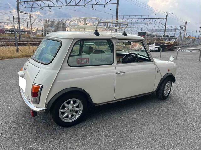 ＭＩＮＩ 　４速ミッション　車検８年１１月　アルミホイール　革シート　ＭＴ　ＣＤ　エアコン　運転席エアバッグ（4枚目）