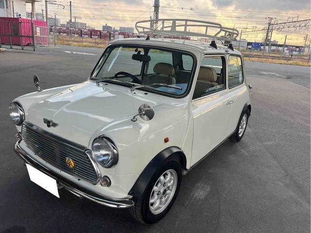 ＭＩＮＩ 　４速ミッション　車検８年１１月　アルミホイール　革シート　ＭＴ　ＣＤ　エアコン　運転席エアバッグ（7枚目）