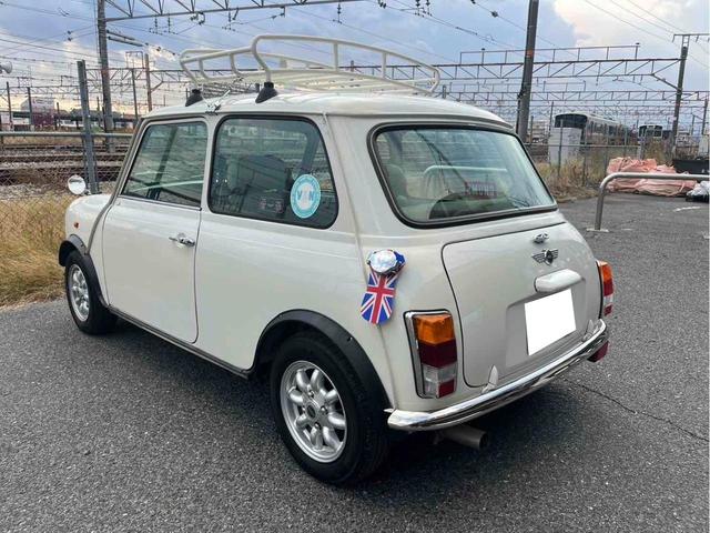 ＭＩＮＩ 　４速ミッション　車検８年１１月　アルミホイール　革シート　ＭＴ　ＣＤ　エアコン　運転席エアバッグ（16枚目）