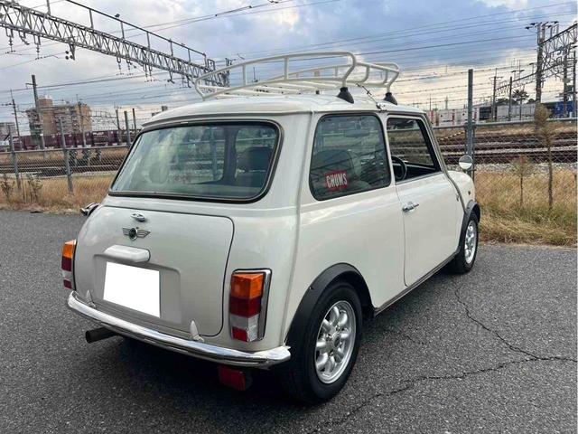 ＭＩＮＩ 　４速ミッション　車検８年１１月　アルミホイール　革シート　ＭＴ　ＣＤ　エアコン　運転席エアバッグ（18枚目）