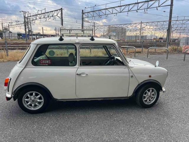 ＭＩＮＩ 　４速ミッション　車検８年１１月　アルミホイール　革シート　ＭＴ　ＣＤ　エアコン　運転席エアバッグ（19枚目）