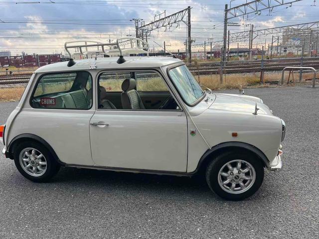 ＭＩＮＩ 　４速ミッション　車検８年１１月　アルミホイール　革シート　ＭＴ　ＣＤ　エアコン　運転席エアバッグ（32枚目）