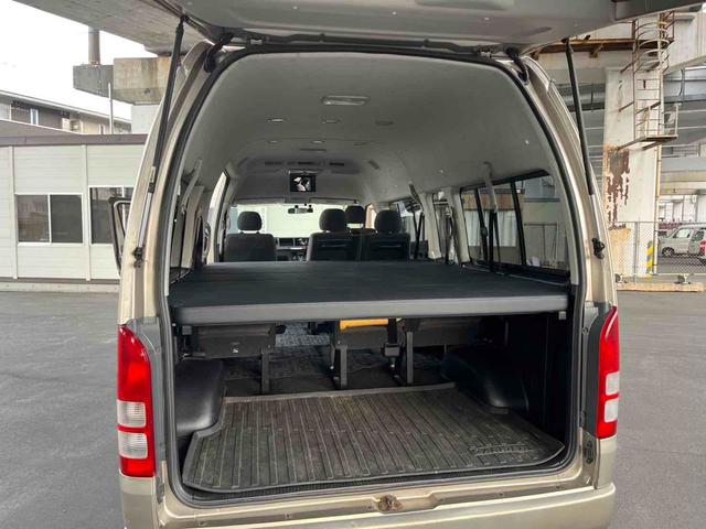 ハイエースワゴン グランドキャビン 新品ベットキット 10人乗り ドライブレコーダー ETC 電動スライドドア キーレスエントリー 電動格納ミラー 後席モニター AT アルミホイール CD 100V電源 盗難防止システム(3枚目)