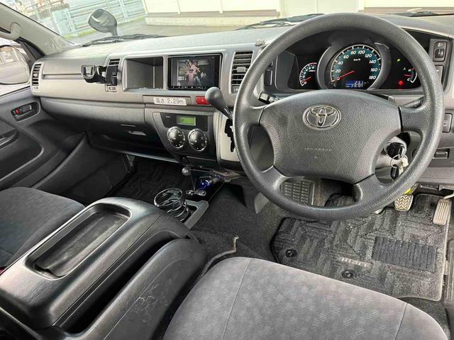 ハイエースワゴン グランドキャビン 新品ベットキット 10人乗り ドライブレコーダー ETC 電動スライドドア キーレスエントリー 電動格納ミラー 後席モニター AT アルミホイール CD 100V電源 盗難防止システム(16枚目)