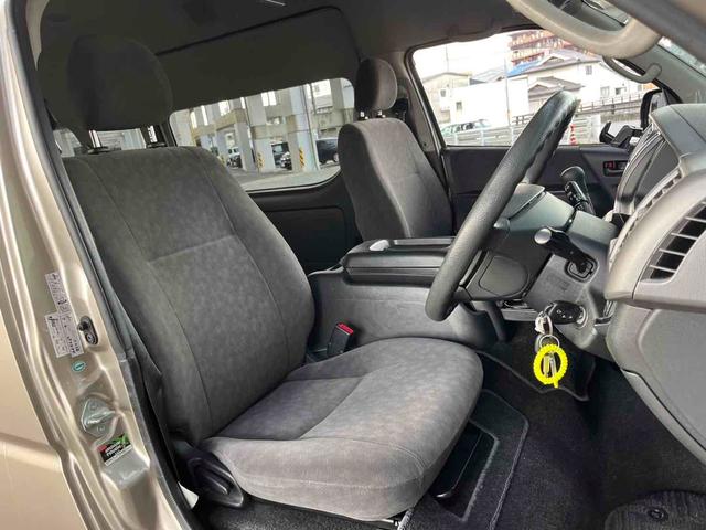 ハイエースワゴン グランドキャビン 新品ベットキット 10人乗り ドライブレコーダー ETC 電動スライドドア キーレスエントリー 電動格納ミラー 後席モニター AT アルミホイール CD 100V電源 盗難防止システム(18枚目)