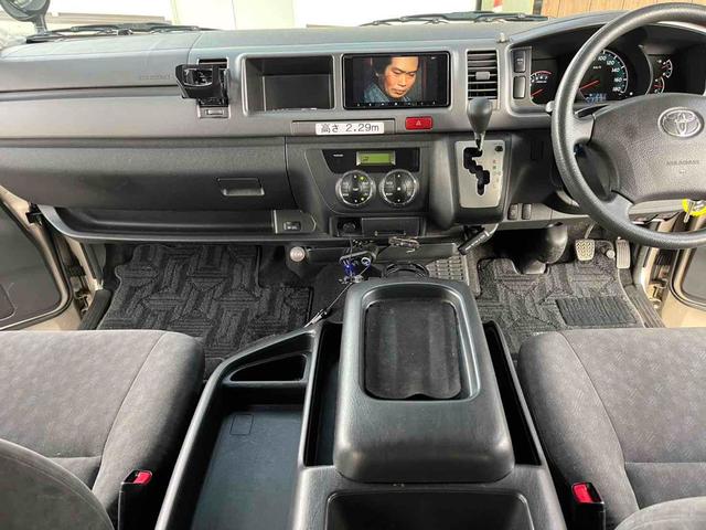 ハイエースワゴン グランドキャビン 新品ベットキット 10人乗り ドライブレコーダー ETC 電動スライドドア キーレスエントリー 電動格納ミラー 後席モニター AT アルミホイール CD 100V電源 盗難防止システム(19枚目)