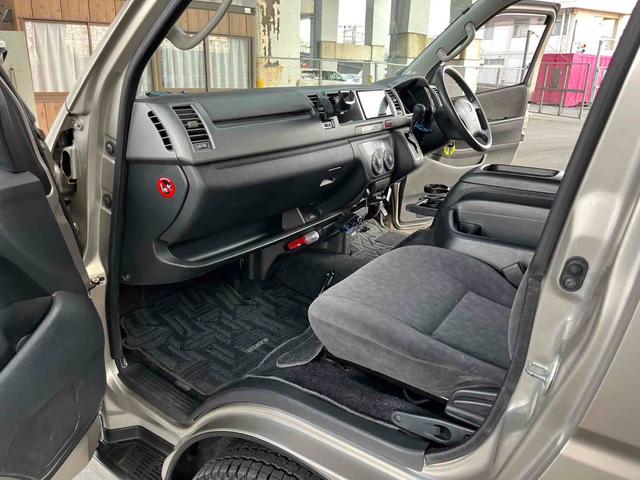 ハイエースワゴン グランドキャビン 新品ベットキット 10人乗り ドライブレコーダー ETC 電動スライドドア キーレスエントリー 電動格納ミラー 後席モニター AT アルミホイール CD 100V電源 盗難防止システム(20枚目)