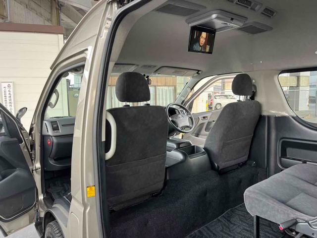 ハイエースワゴン グランドキャビン 新品ベットキット 10人乗り ドライブレコーダー ETC 電動スライドドア キーレスエントリー 電動格納ミラー 後席モニター AT アルミホイール CD 100V電源 盗難防止システム(33枚目)