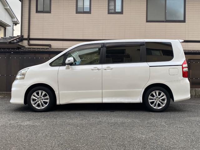 ノア Si ワンオーナー/両側パワースライドドア/8型ナビ/11型後席モニター/バックモニター/ETC/7人乗り/禁煙車/記録簿/後期モデル(8枚目)