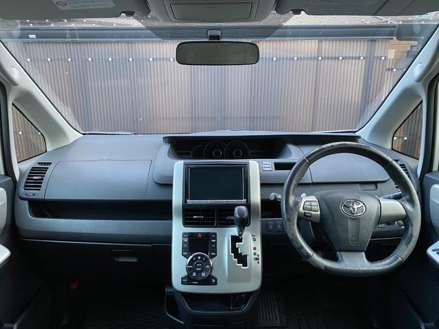 ノア Si ワンオーナー/両側パワースライドドア/8型ナビ/11型後席モニター/バックモニター/ETC/7人乗り/禁煙車/記録簿/後期モデル(12枚目)