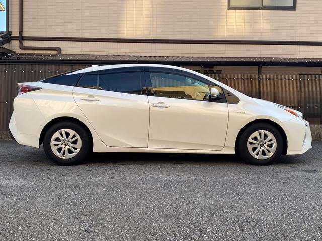 プリウス Ｓセーフティプラス　ワンオーナー／フルセグナビ／バックモニター／ＥＴＣ／トヨタセーフティセンス／ＩＣＳ／ＨＵＤ／ＬＥＤライト＆ＬＥＤフォグ／記録簿／禁煙車（4枚目）