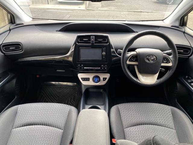 プリウス Ｓセーフティプラス　ワンオーナー／フルセグナビ／バックモニター／ＥＴＣ／トヨタセーフティセンス／ＩＣＳ／ＨＵＤ／ＬＥＤライト＆ＬＥＤフォグ／記録簿／禁煙車（12枚目）