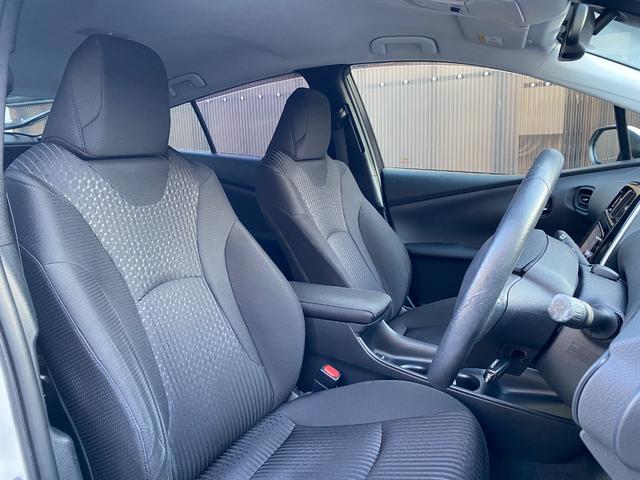 プリウス Ｓセーフティプラス　ワンオーナー／フルセグナビ／バックモニター／ＥＴＣ／トヨタセーフティセンス／ＩＣＳ／ＨＵＤ／ＬＥＤライト＆ＬＥＤフォグ／記録簿／禁煙車（13枚目）